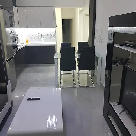 Route 77 Apartament *